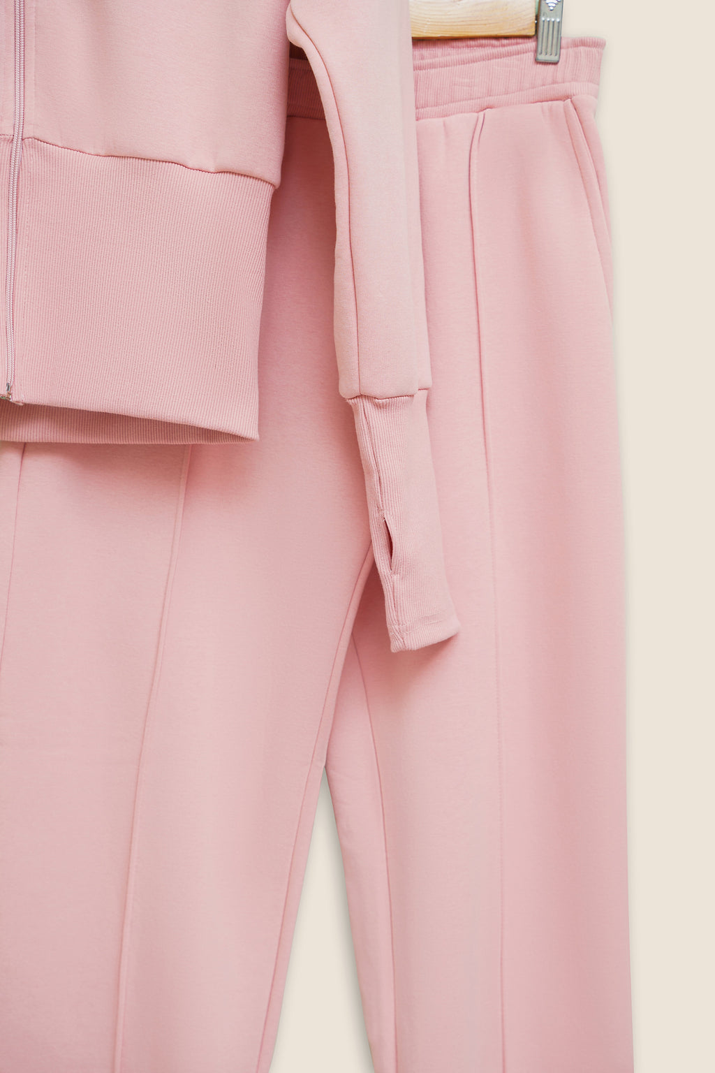 بدلة رياضية أساسية من بيثاني