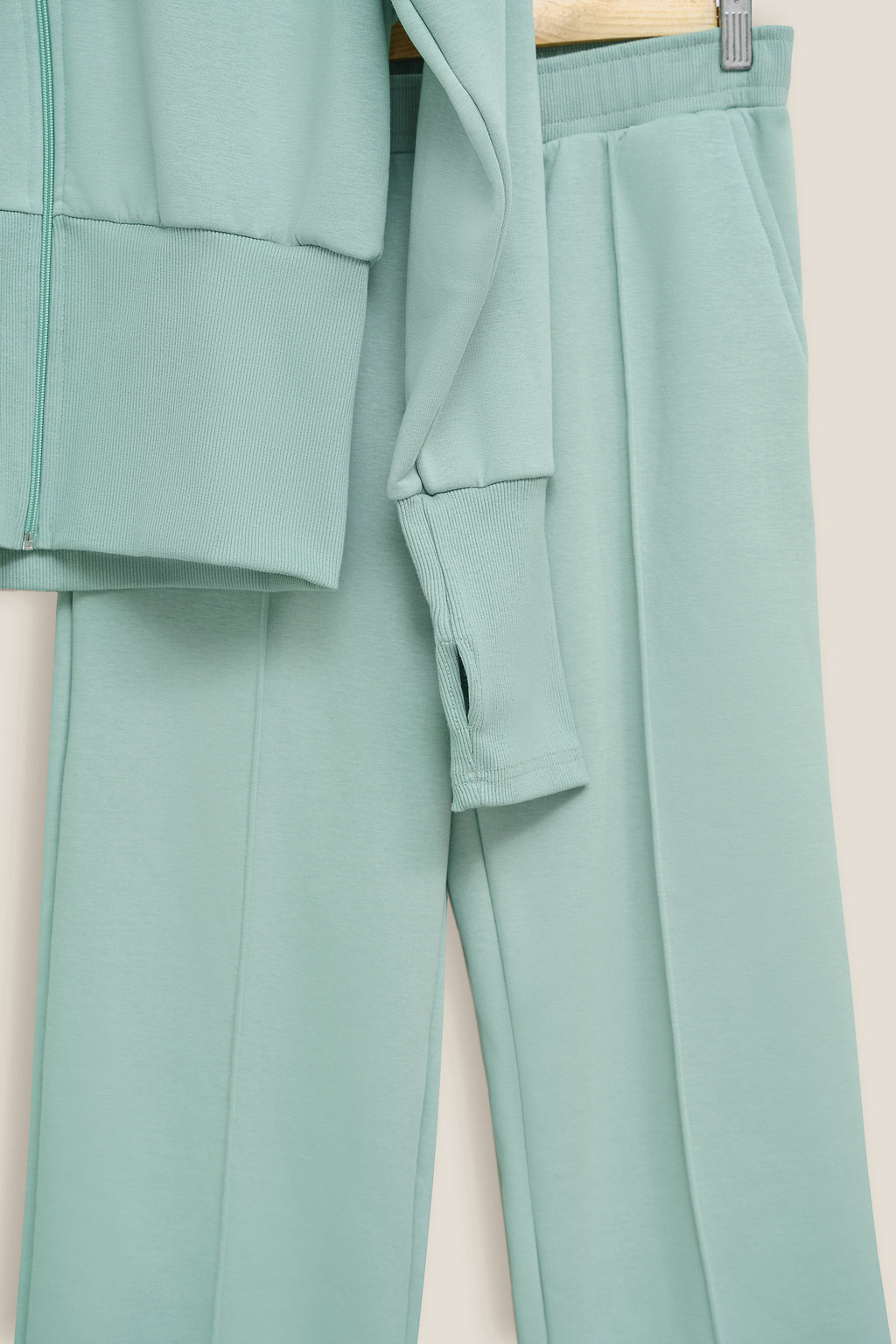 بدلة رياضية أساسية من بيثاني